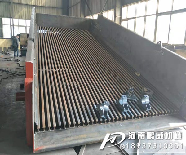 一小时处理100吨泥夹石分离振动筛多少钱一台?