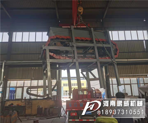 发货通知：郑州李总鳞板输送机已经调试完装车发货