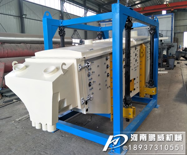 2040方形摇摆筛客户筛分石英砂使用现场