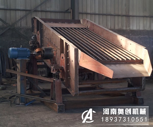 矿用重型直线振动筛选型技术要求及设备形式